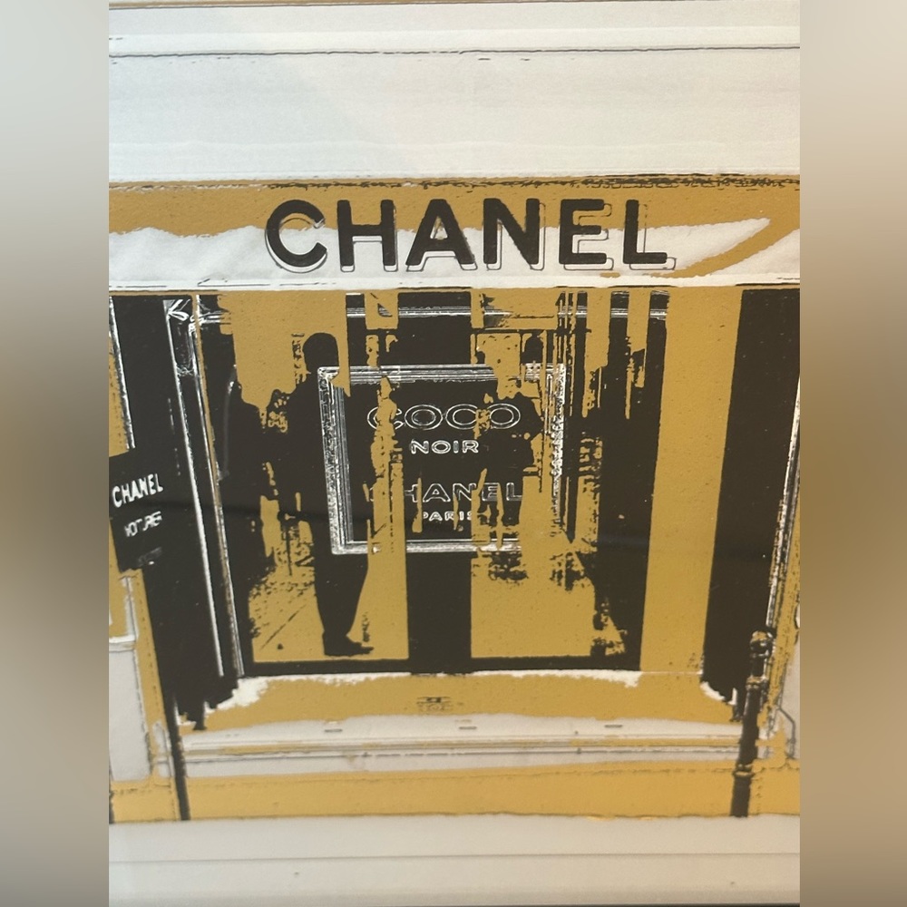 Beautiful Oliver Gal 31 Rue Cambon Framed 11” x 14” Framed Floating Art - Picture 13 of 16